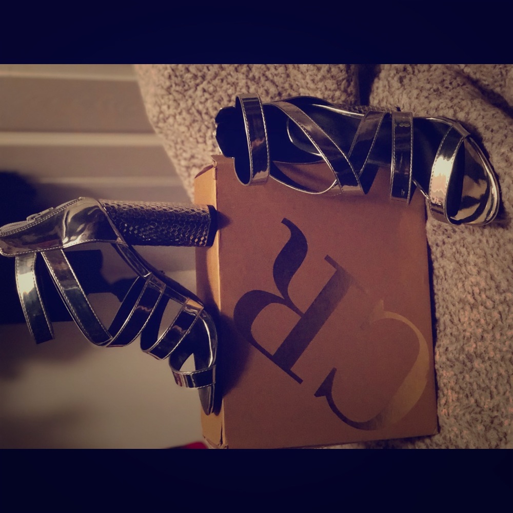 CharlotteRuss  size 10 sliver shiny Metallic pumps